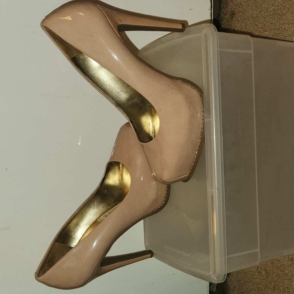 Elegant Nude Pumps